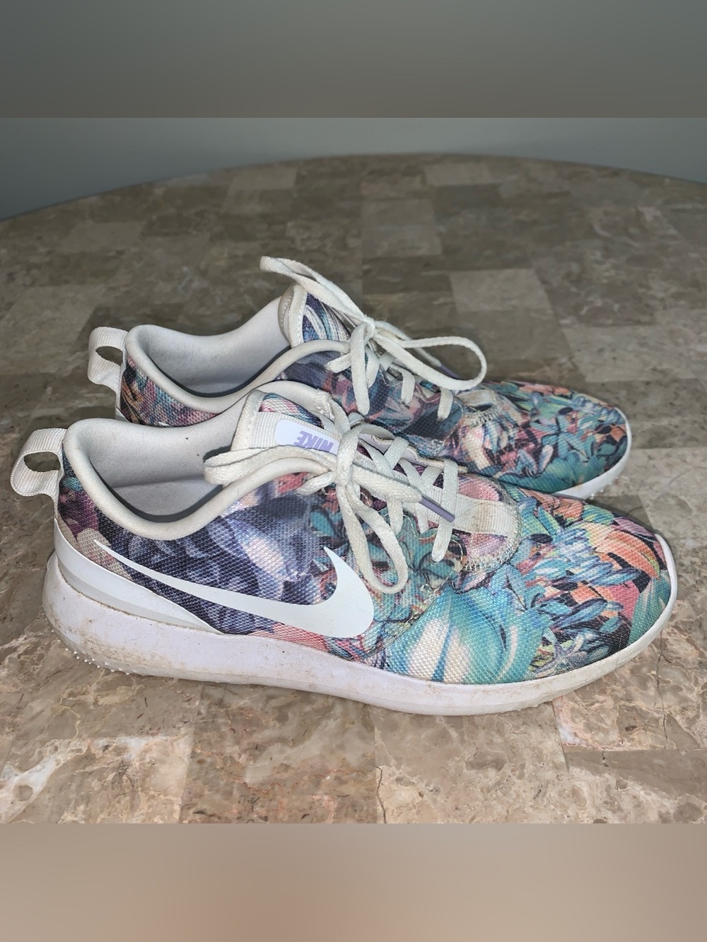 Nike Roshe Floral Golf Shoes size 8.5M Sneakers White Purple Pink Blue Spikeless